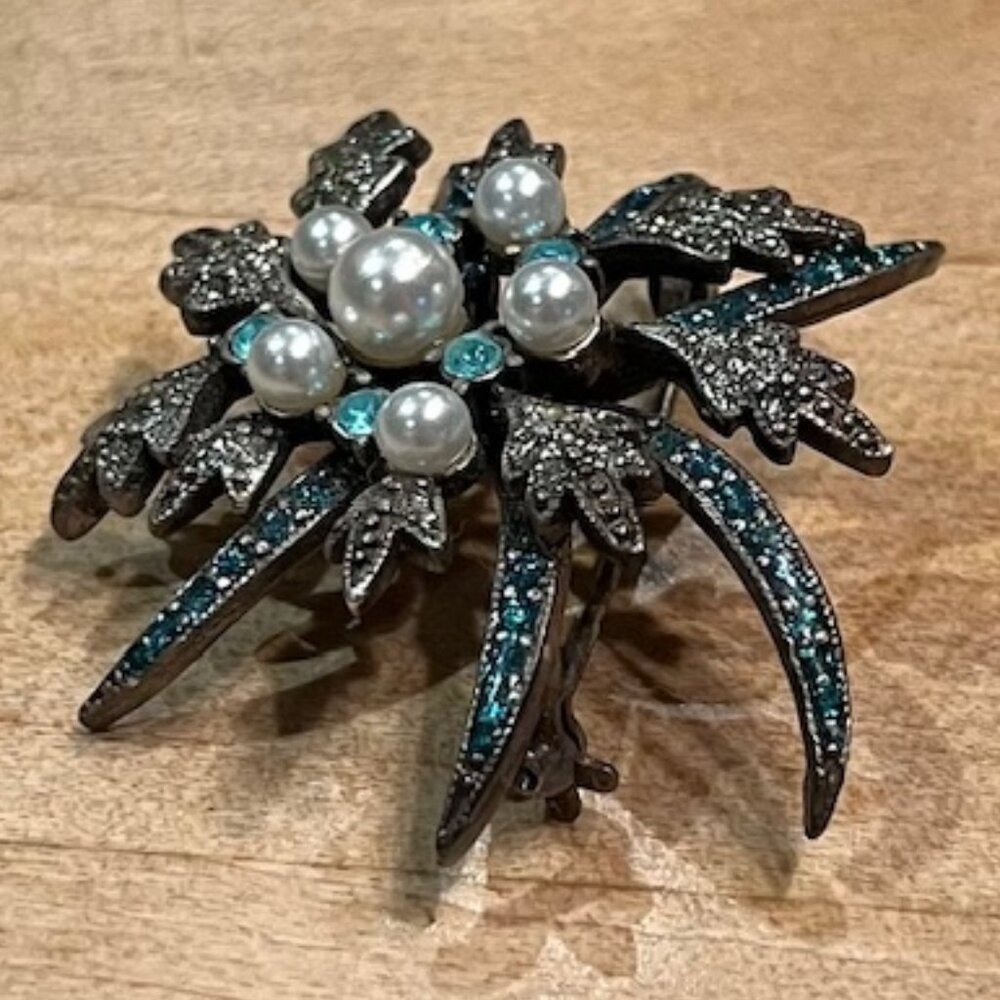 Vintage Silver Tone Brooch with Rhinestones & Pearls - Picture 2 of 3